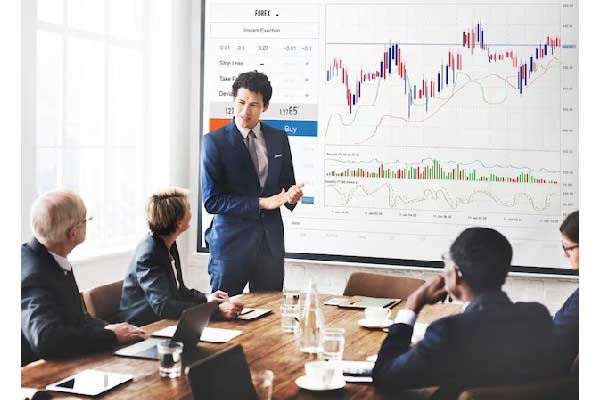 避险情绪叠加降息预期，短期金价或偏强运行