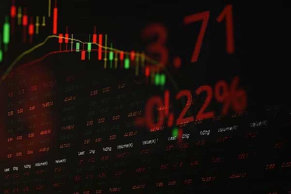 避险情绪叠加降息预期，短期金价或偏强运行